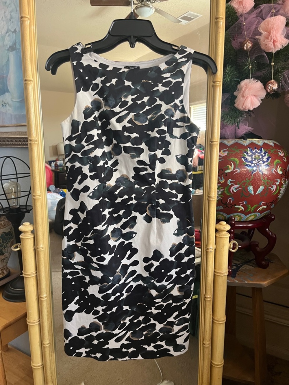 Ann Taylor Sleeveless Black and White Print Sheath Dress